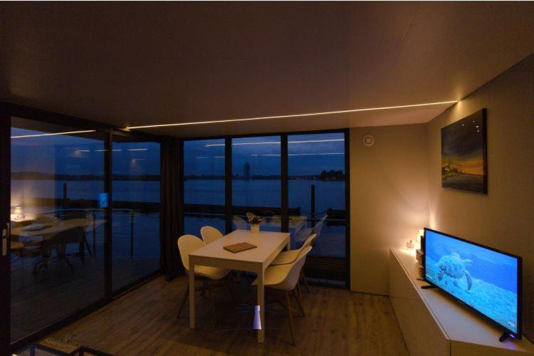 Hausboot Fjord Aries Mit Dachterrasse In Schleswig Hotell Exteriör bild